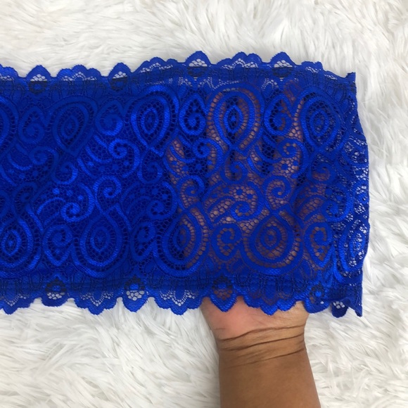 Intimately Seamless and Lace Reversible Bandeau - Picture 5 of 9